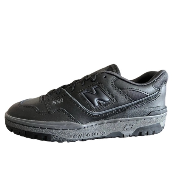 NEW BALANCE 550 BLACK
UNIVERSAL SHOES SIZE 7 - Picture 2 of 5